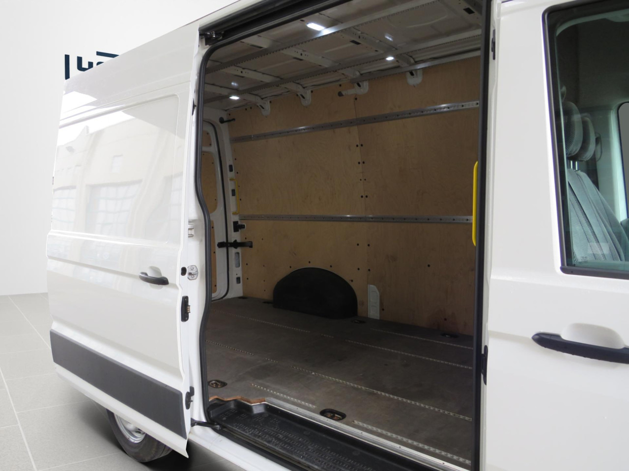 VOLKSWAGEN Crafter 35 L3H3 Kasten Euro6 Klima ZV - Furgon: 5 kép. VOLKSWAGEN Crafter 35 L3H3 Kasten Euro6 Klima ZV - Furgon: 5 kép.