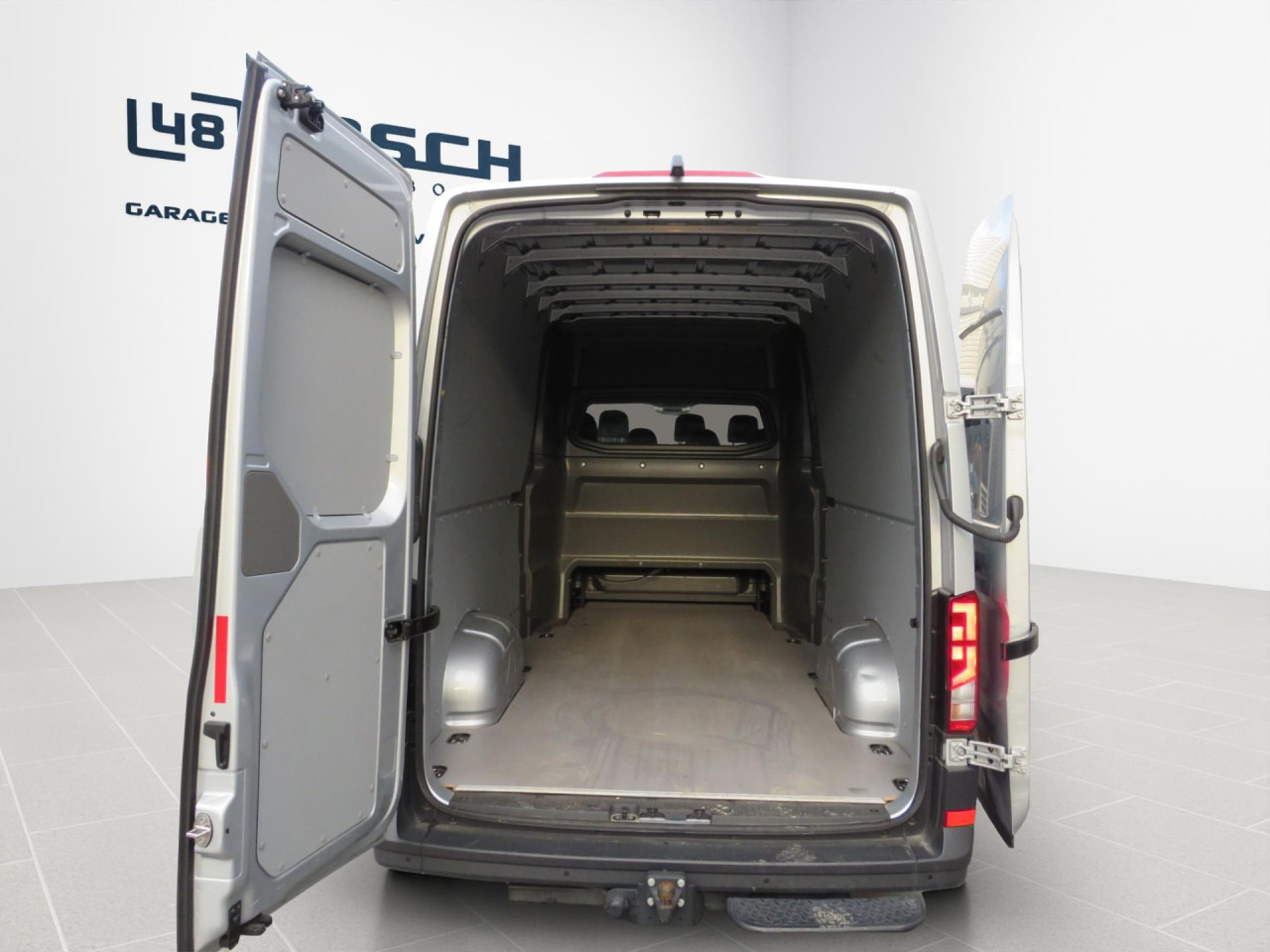 VOLKSWAGEN Crafter 35 L4H3 Doka Kasten Klima AHK Navi ZV - Furgon, Duplakabinos kisteherautó: 5 kép. VOLKSWAGEN Crafter 35 L4H3 Doka Kasten Klima AHK Navi ZV - Furgon, Duplakabinos kisteherautó: 5 kép.