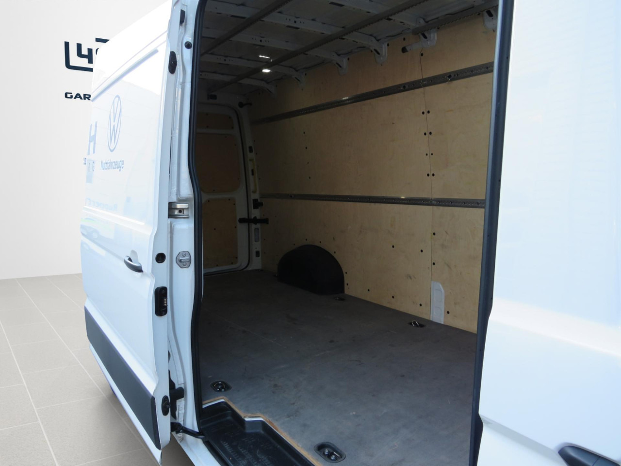 VOLKSWAGEN Crafter 35 L4H3 Kasten Klima AHK ZV - Furgon: 5 kép. VOLKSWAGEN Crafter 35 L4H3 Kasten Klima AHK ZV - Furgon: 5 kép.