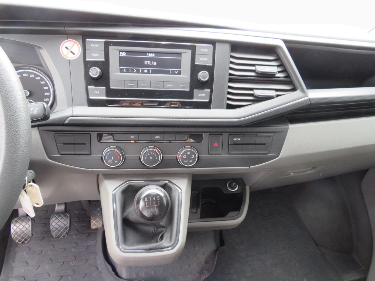 VOLKSWAGEN T6.1 Transporter 2.0 TDI Kasten Klima ZV - Kis furgon: 3 kép. VOLKSWAGEN T6.1 Transporter 2.0 TDI Kasten Klima ZV - Kis furgon: 3 kép.
