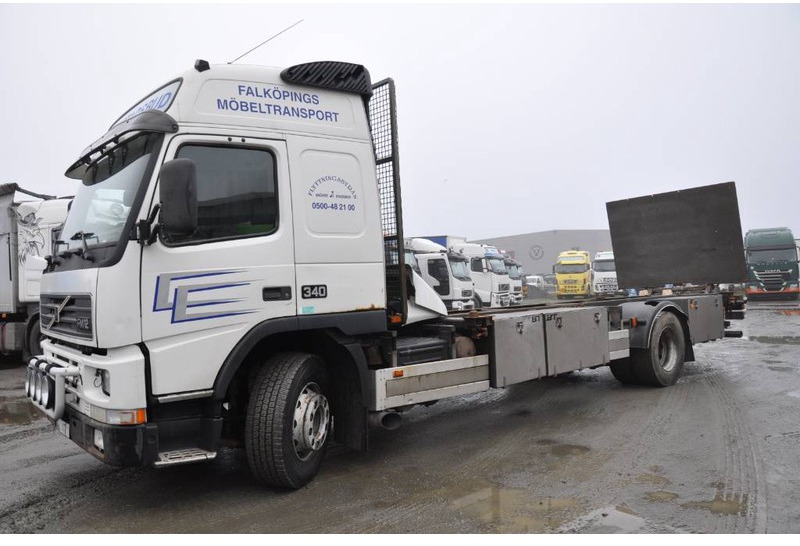 Volvo FM12 380 4X2 - Cserefelépítményes teherautó: 2 kép. Volvo FM12 380 4X2 - Cserefelépítményes teherautó: 2 kép.