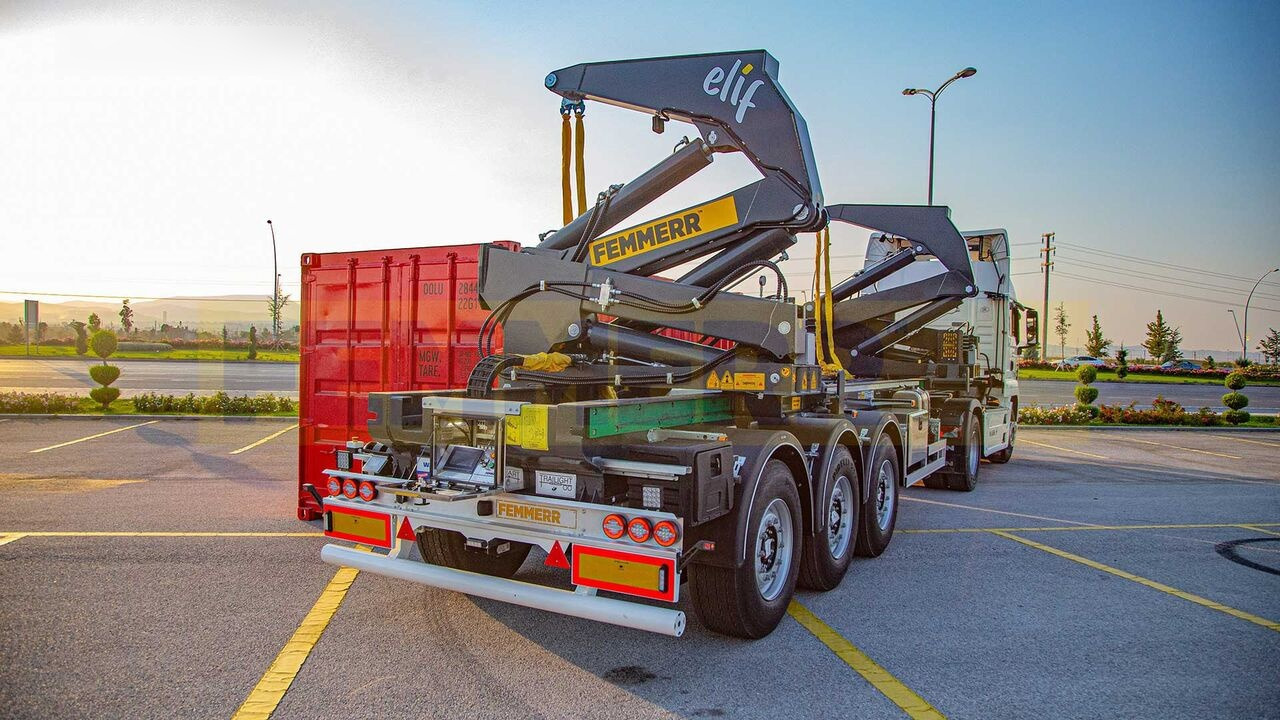 STU Side Lifter Trailer / Side Loader Trailer - Félpótkocsi cserefelépítményes: 2 kép. STU Side Lifter Trailer / Side Loader Trailer - Félpótkocsi cserefelépítményes: 2 kép.
