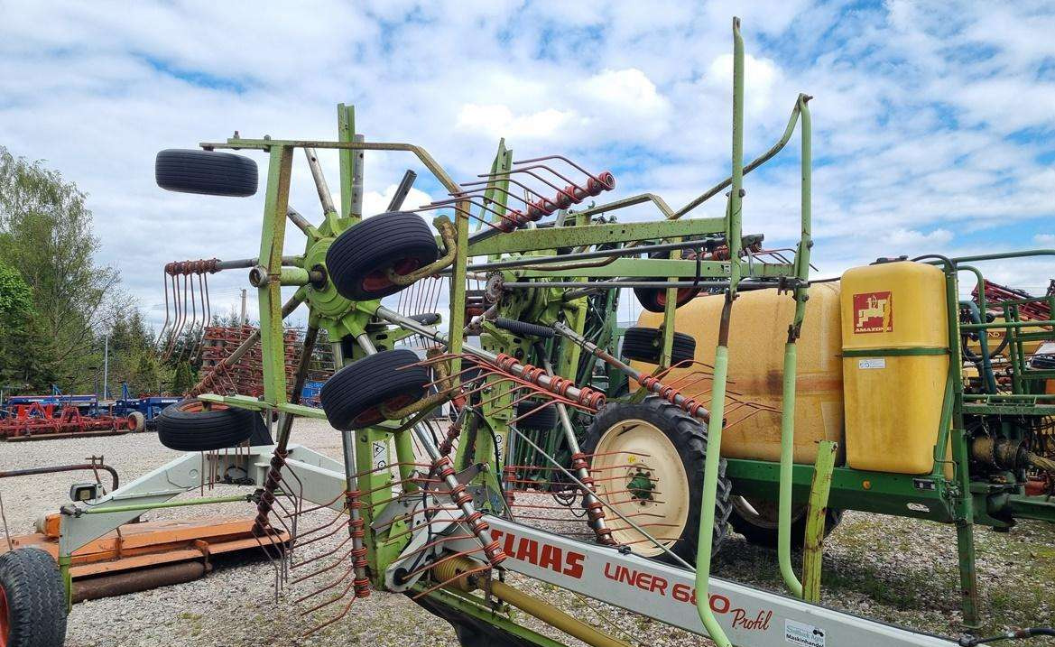 Claas Liner 680 - Szénaforgató: 1 kép. Claas Liner 680 - Szénaforgató: 1 kép.