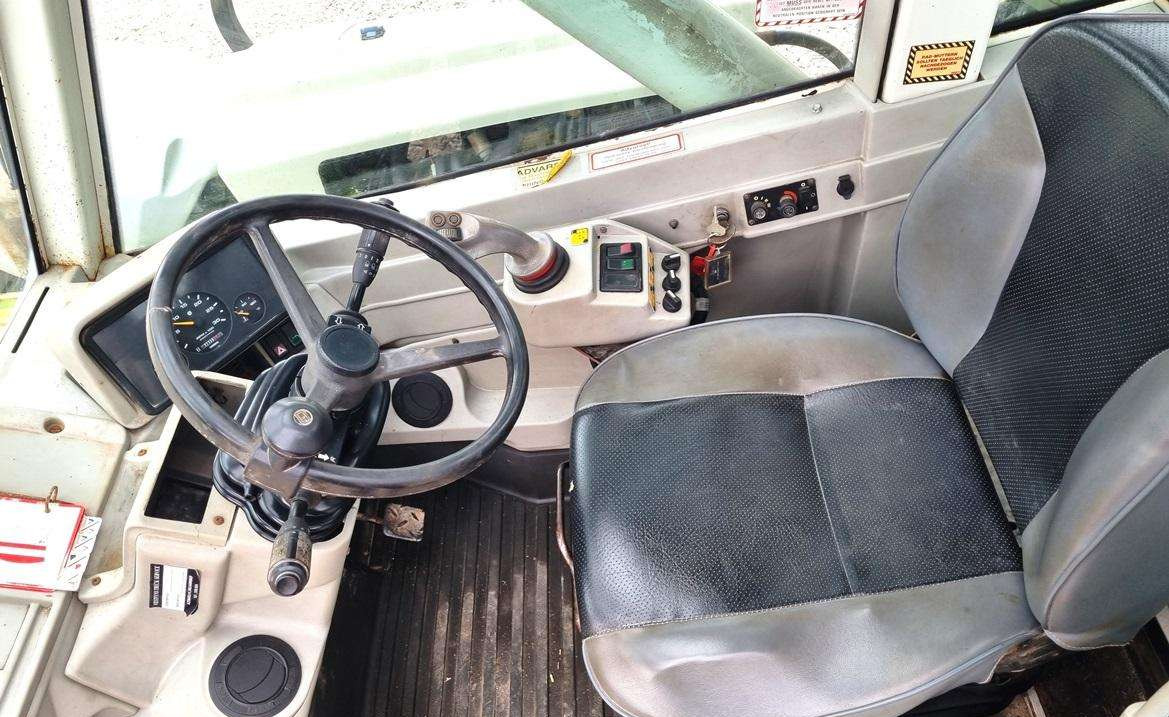 Teleszkópos rakodó Claas Ranger 975: 7 kép. Teleszkópos rakodó Claas Ranger 975: 7 kép.