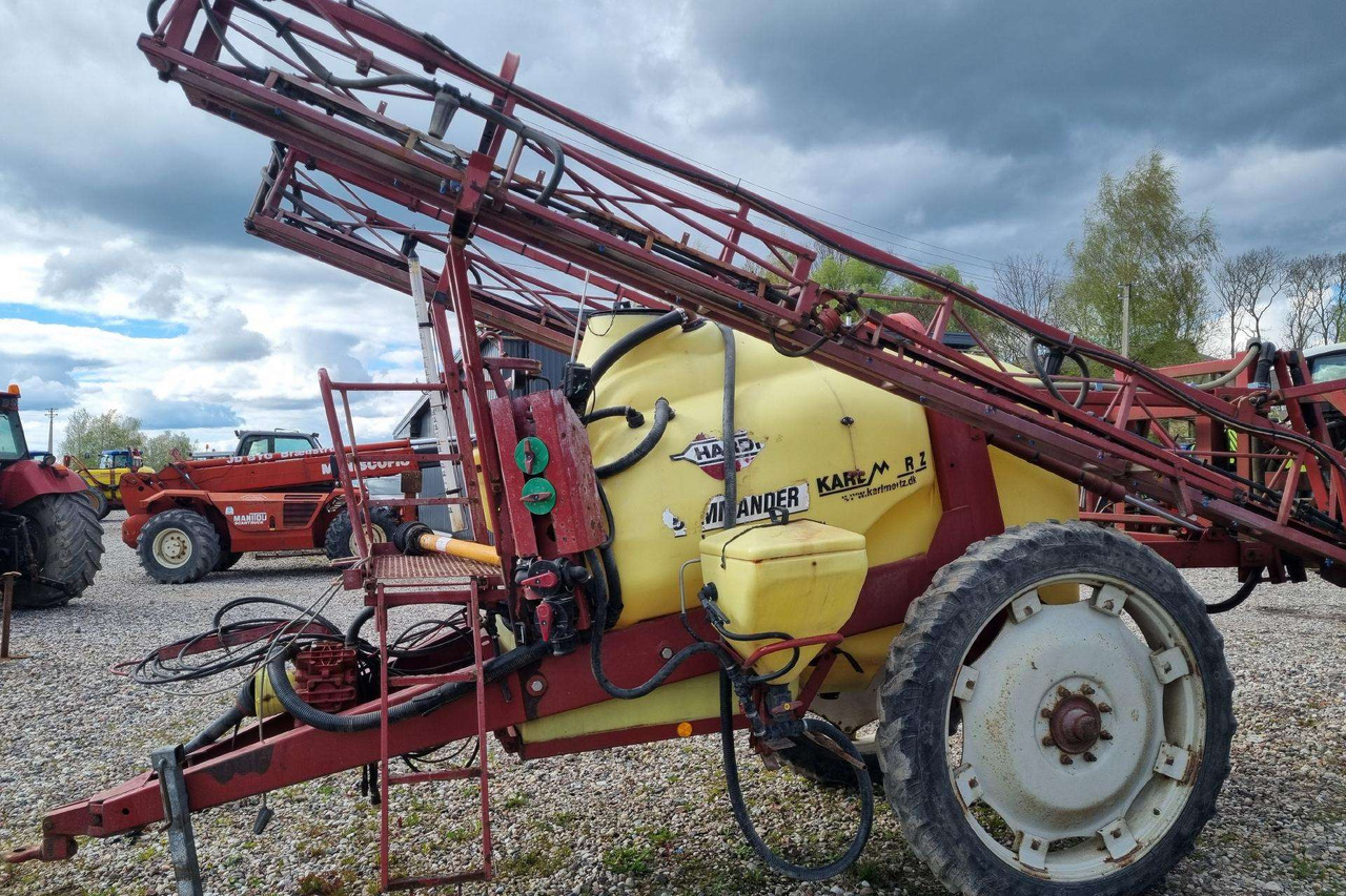 Hardi Commander 2600 - Vontatott permetezők: 3 kép. Hardi Commander 2600 - Vontatott permetezők: 3 kép.