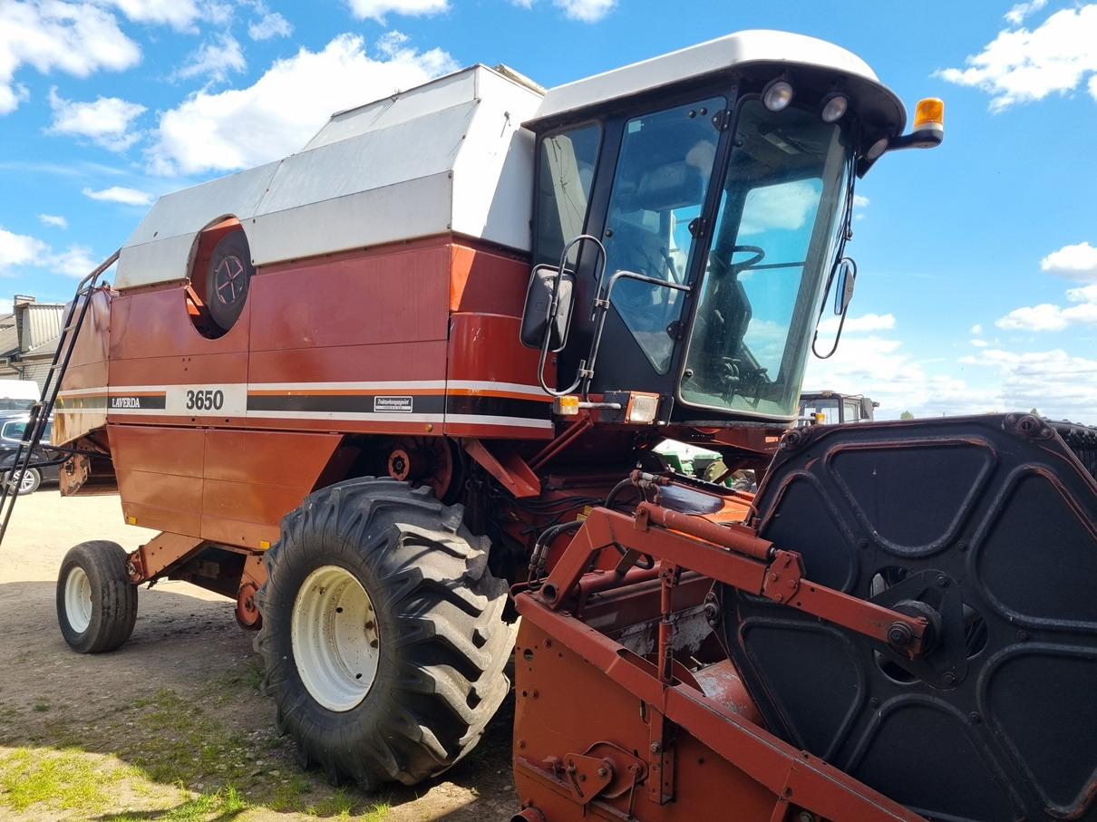 LAVERDA 3650 - Kombájn: 2 kép. LAVERDA 3650 - Kombájn: 2 kép.