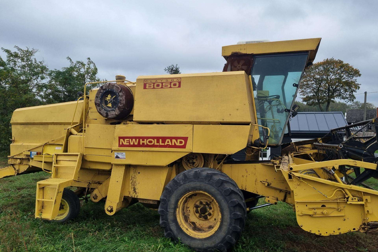 New Holland 8050 - Kombájn: 3 kép. New Holland 8050 - Kombájn: 3 kép.