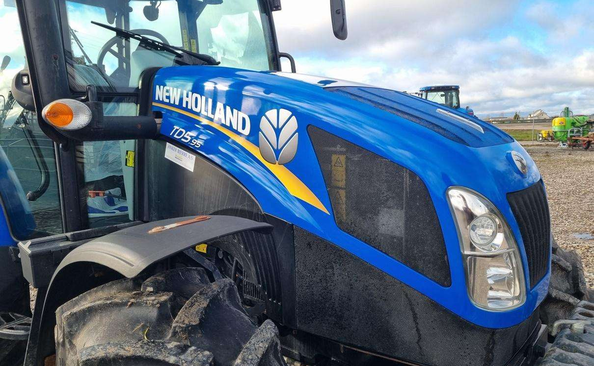 New Holland TD 5.95 - Traktor: 1 kép. New Holland TD 5.95 - Traktor: 1 kép.