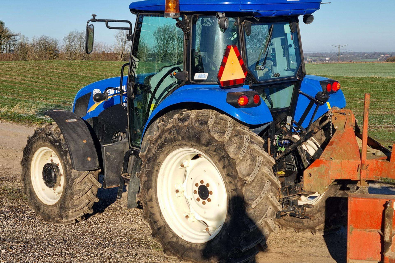 New Holland TD 5.95 - Traktor: 4 kép. New Holland TD 5.95 - Traktor: 4 kép.