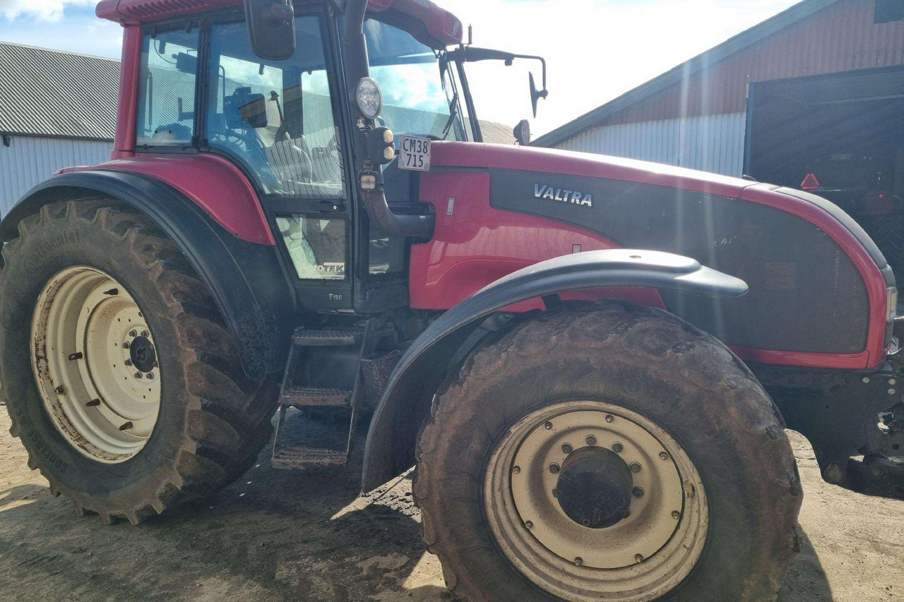 Valtra T190 - Traktor: 3 kép. Valtra T190 - Traktor: 3 kép.