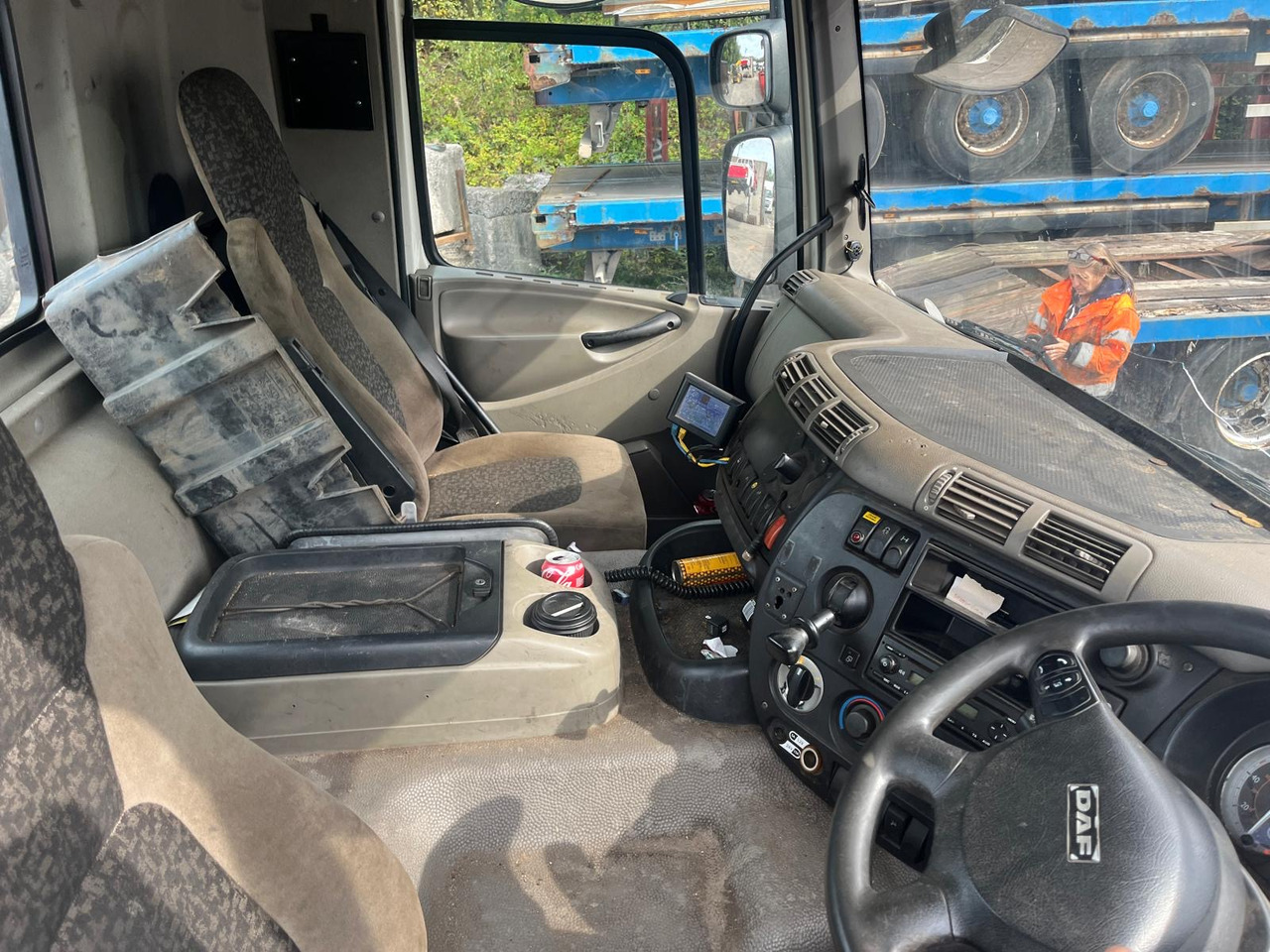 DAF 75 CF 310 - Platós teherautó: 5 kép. DAF 75 CF 310 - Platós teherautó: 5 kép.