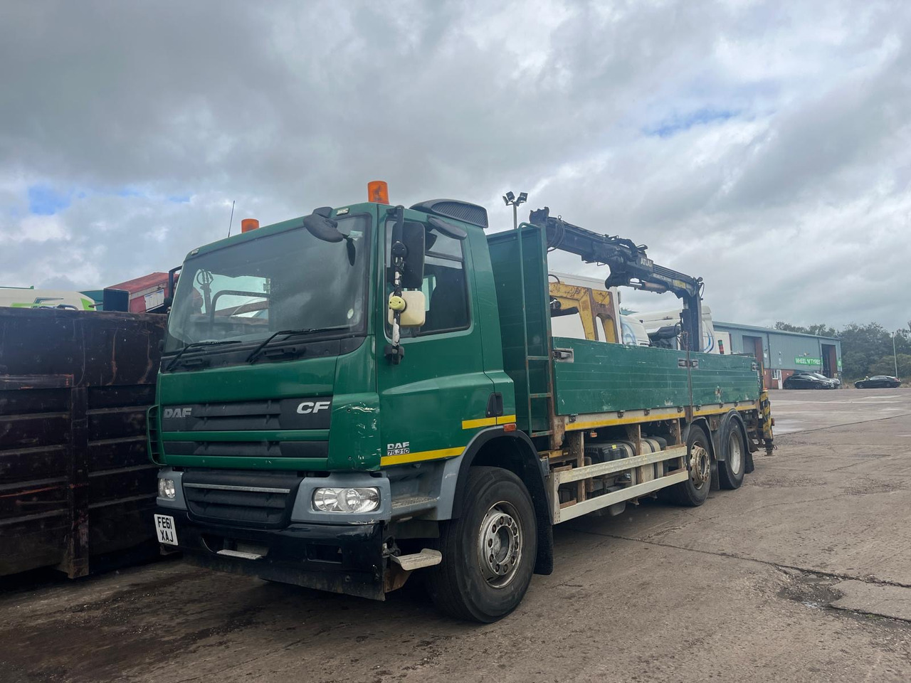 DAF CF 75 310 - Platós teherautó, Darus autó: 2 kép. DAF CF 75 310 - Platós teherautó, Darus autó: 2 kép.