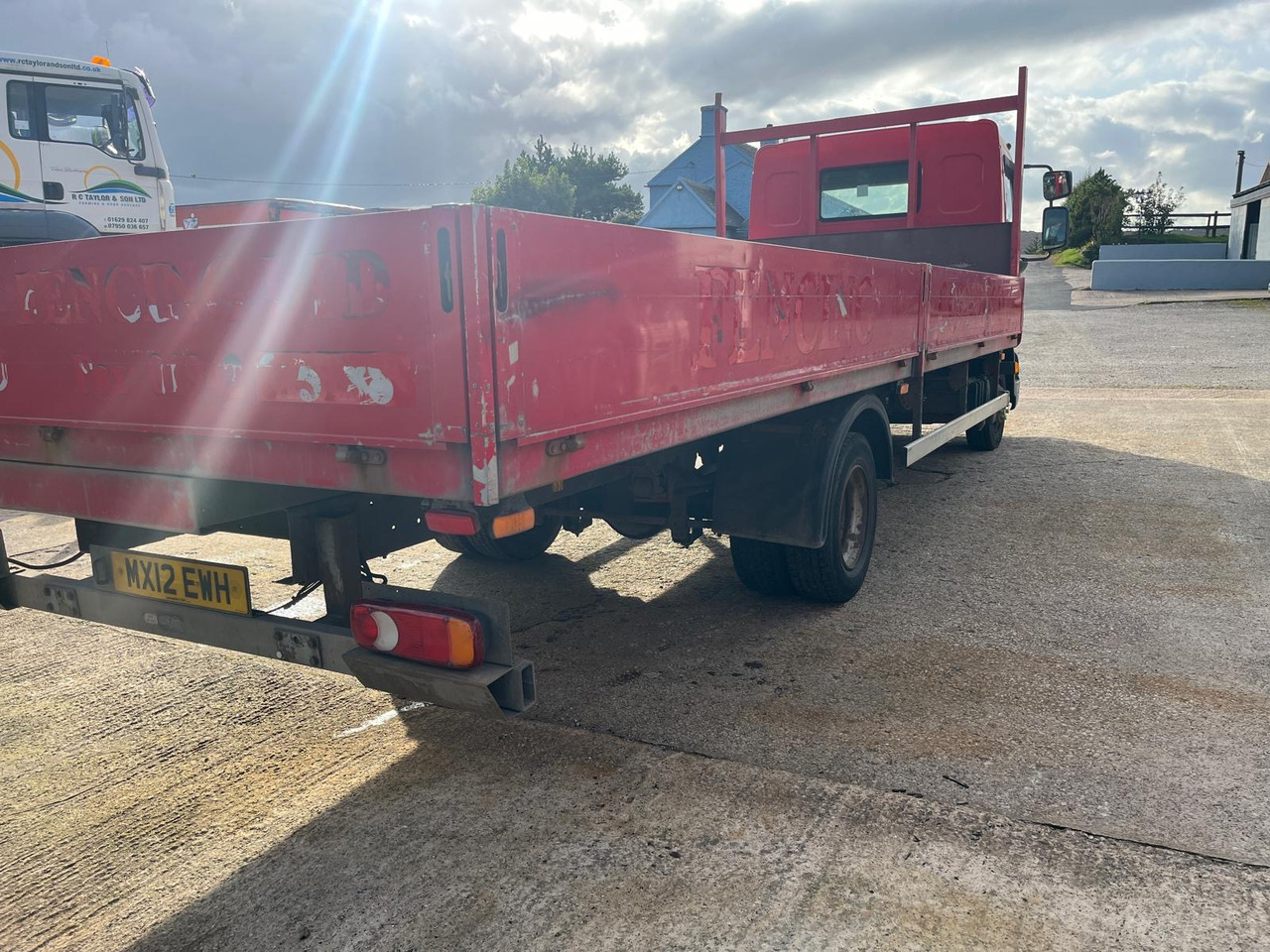 DAF LF 45 160 - Platós teherautó: 4 kép. DAF LF 45 160 - Platós teherautó: 4 kép.