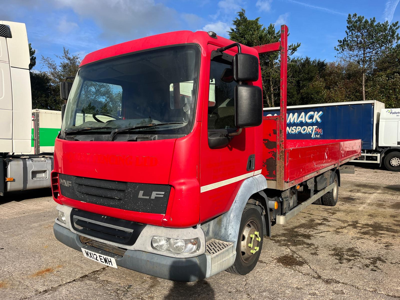 DAF LF 45 160 - Platós teherautó: 2 kép. DAF LF 45 160 - Platós teherautó: 2 kép.
