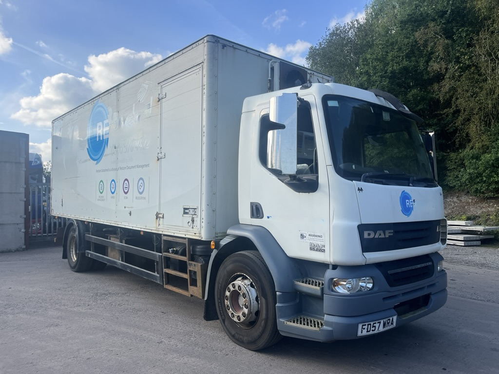 Daf 55LF 220 4x2 Box Van - Dobozos kisteherautó: 1 kép. Daf 55LF 220 4x2 Box Van - Dobozos kisteherautó: 1 kép.
