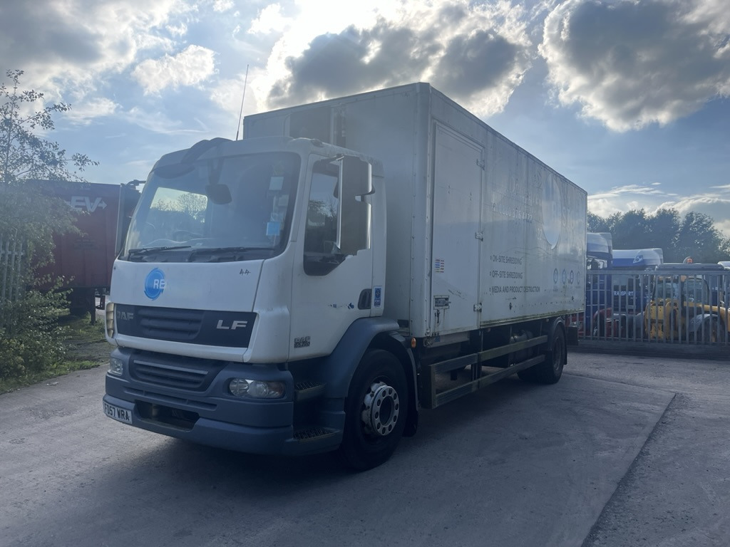 Daf 55LF 220 4x2 Box Van - Dobozos kisteherautó: 2 kép. Daf 55LF 220 4x2 Box Van - Dobozos kisteherautó: 2 kép.