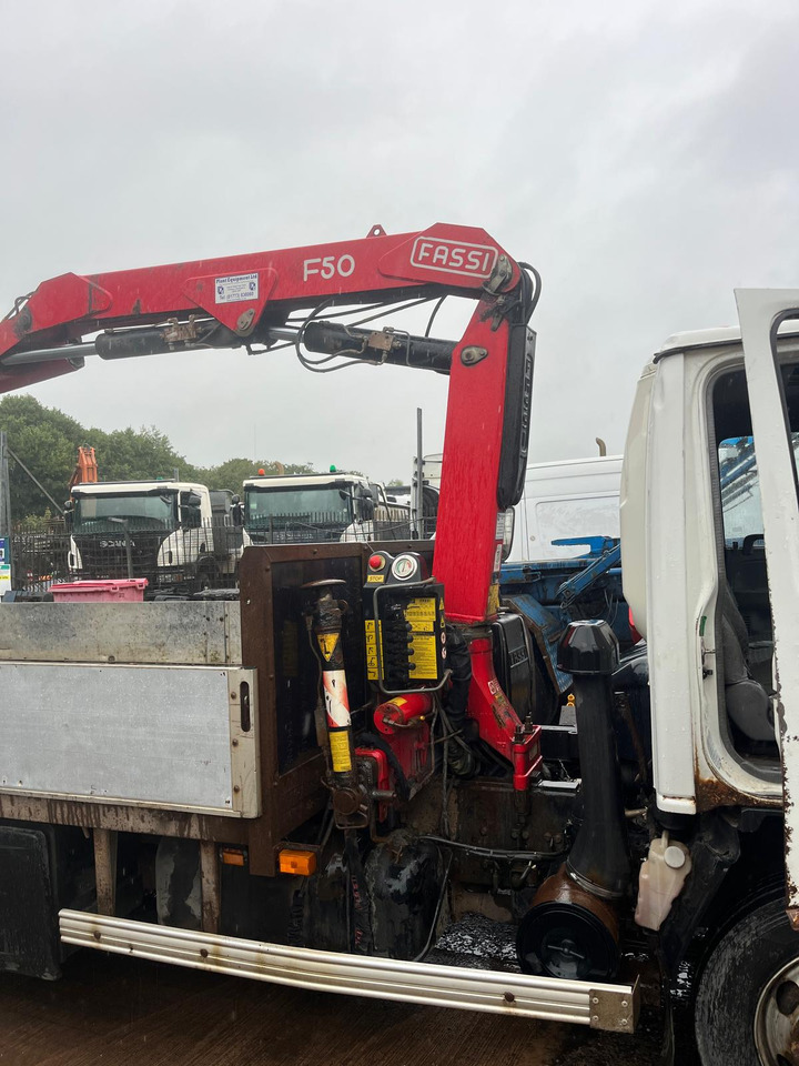 Isuzu NQR 70 - Platós teherautó, Darus autó: 3 kép. Isuzu NQR 70 - Platós teherautó, Darus autó: 3 kép.