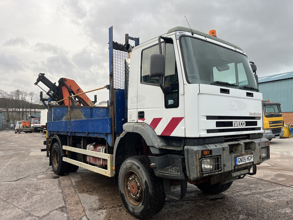 Iveco EuroTrakker 180E27 4x4 Rigid - Platós teherautó: 2 kép. Iveco EuroTrakker 180E27 4x4 Rigid - Platós teherautó: 2 kép.