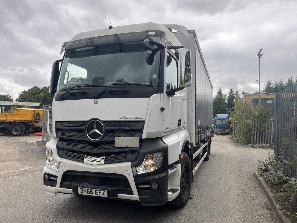 Mercedes Actros 2532 6x2 Curtaij side - Ponyvás teherautó: 2 kép. Mercedes Actros 2532 6x2 Curtaij side - Ponyvás teherautó: 2 kép.