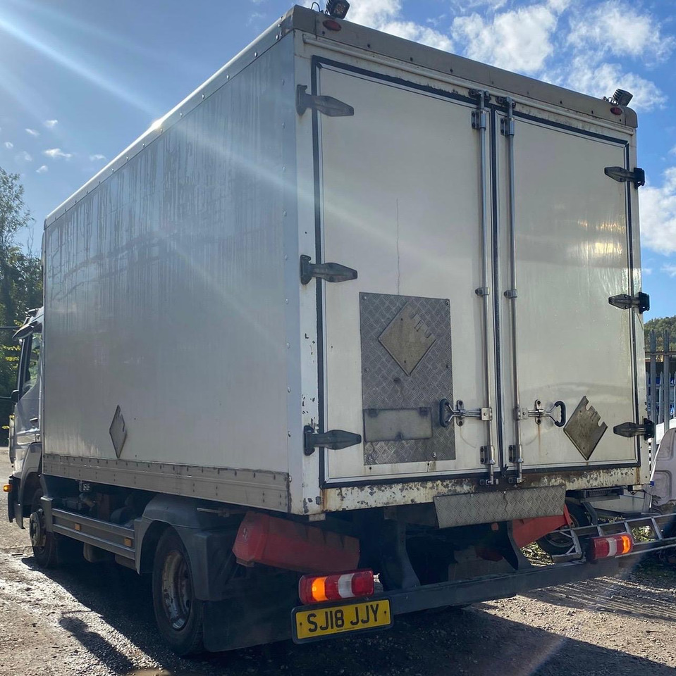 Mercedes Atego 816 - Dobozos felépítményű teherautó: 4 kép. Mercedes Atego 816 - Dobozos felépítményű teherautó: 4 kép.