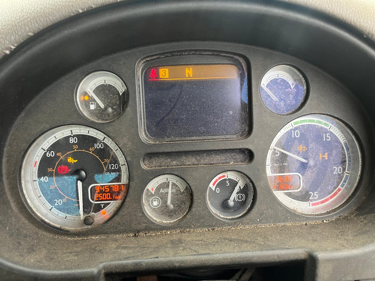 DAF 85 410 - Nyergesvontató: 2 kép. DAF 85 410 - Nyergesvontató: 2 kép.