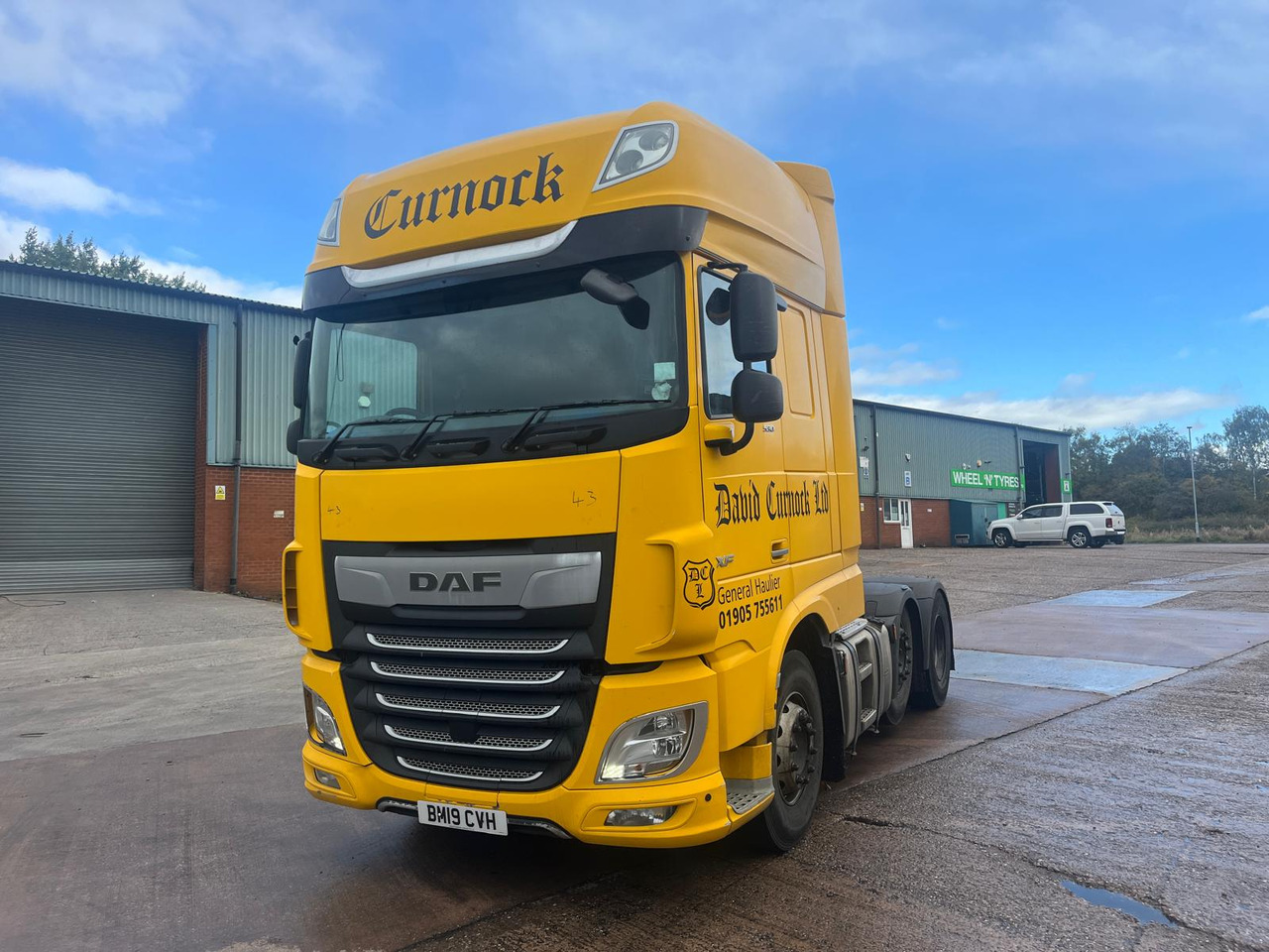 DAF XF 530 - Nyergesvontató: 3 kép. DAF XF 530 - Nyergesvontató: 3 kép.