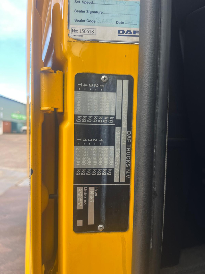 DAF XF 530 - Nyergesvontató: 5 kép. DAF XF 530 - Nyergesvontató: 5 kép.