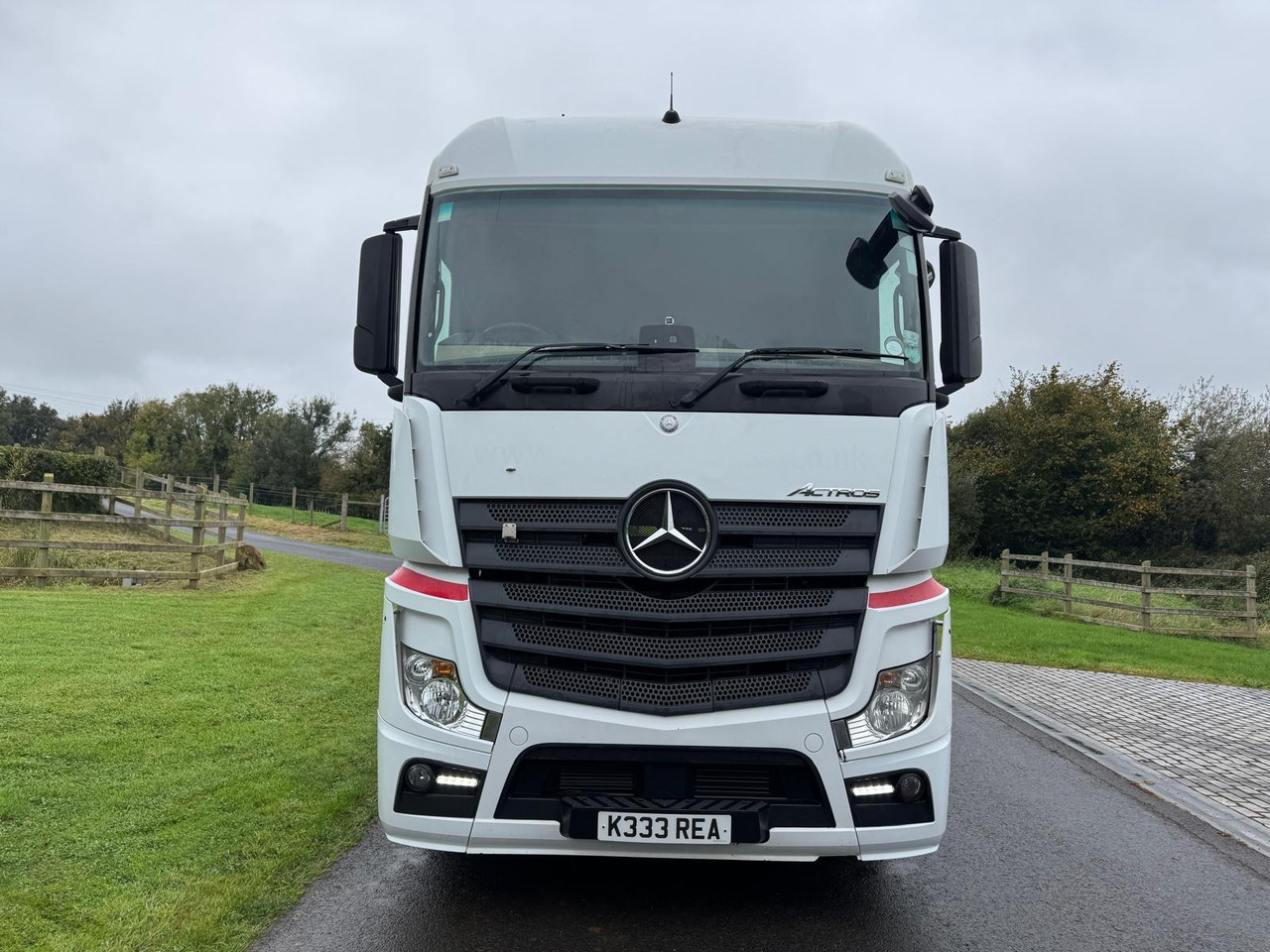 Mercedes Actros - Nyergesvontató: 1 kép. Mercedes Actros - Nyergesvontató: 1 kép.