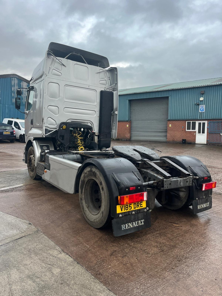 Renault Premium 385 - Nyergesvontató: 4 kép. Renault Premium 385 - Nyergesvontató: 4 kép.