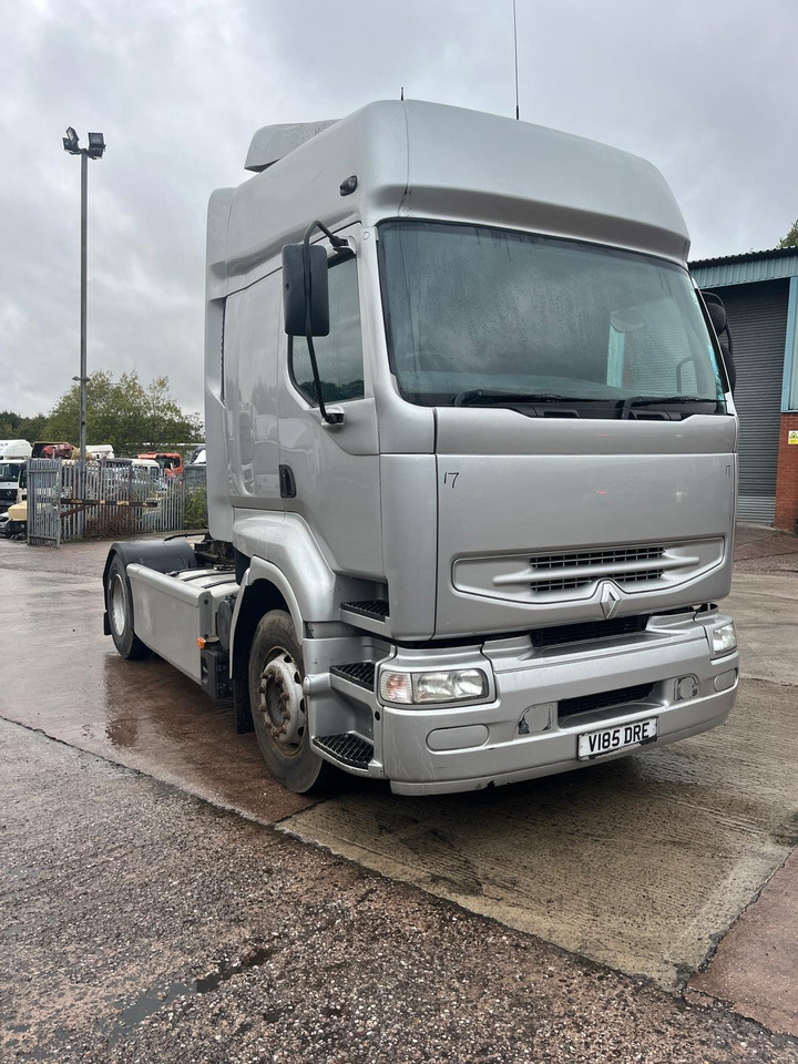 Renault Premium 385 - Nyergesvontató: 1 kép. Renault Premium 385 - Nyergesvontató: 1 kép.