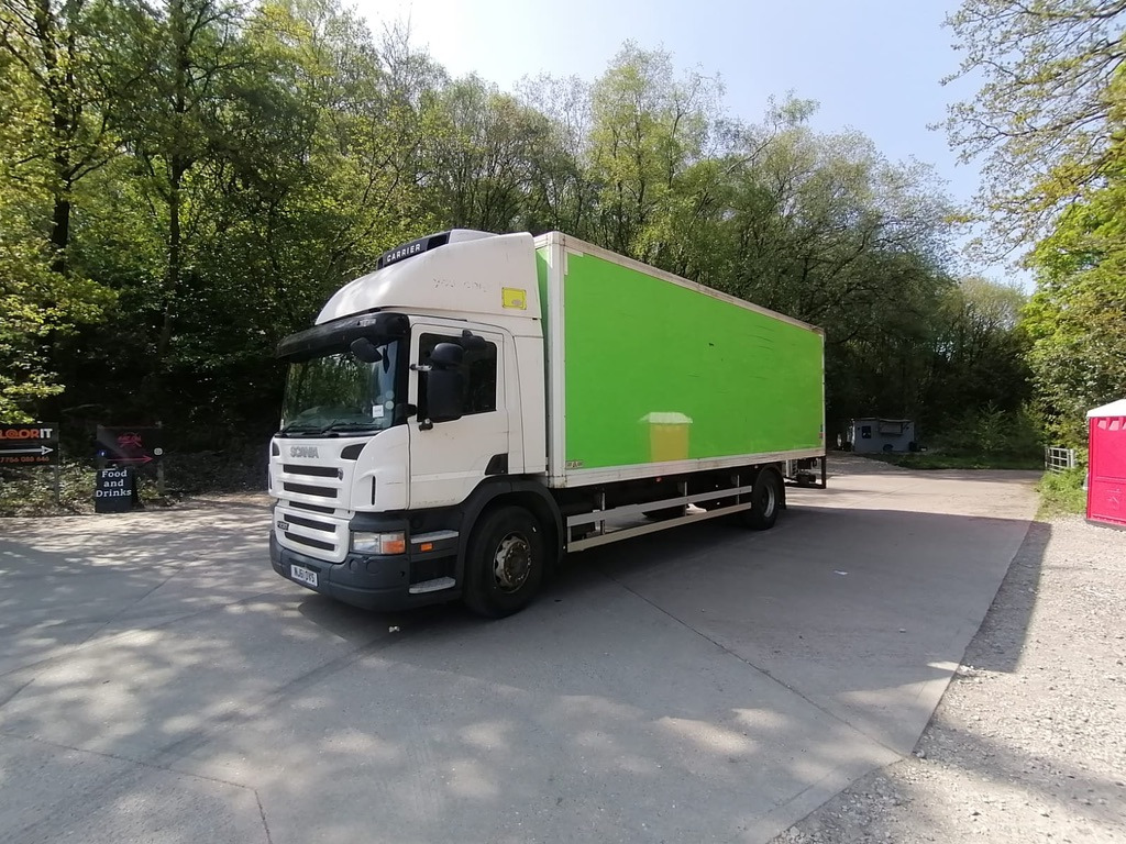 Scania P230 4x2 Box Van - Dobozos kisteherautó: 1 kép. Scania P230 4x2 Box Van - Dobozos kisteherautó: 1 kép.