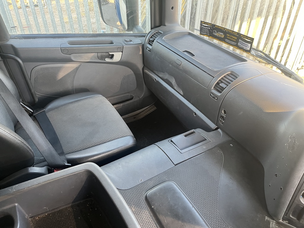 Scania P230 4x2 Curtain side lízing Scania P230 4x2 Curtain side: 9 kép. Scania P230 4x2 Curtain side lízing Scania P230 4x2 Curtain side: 9 kép.