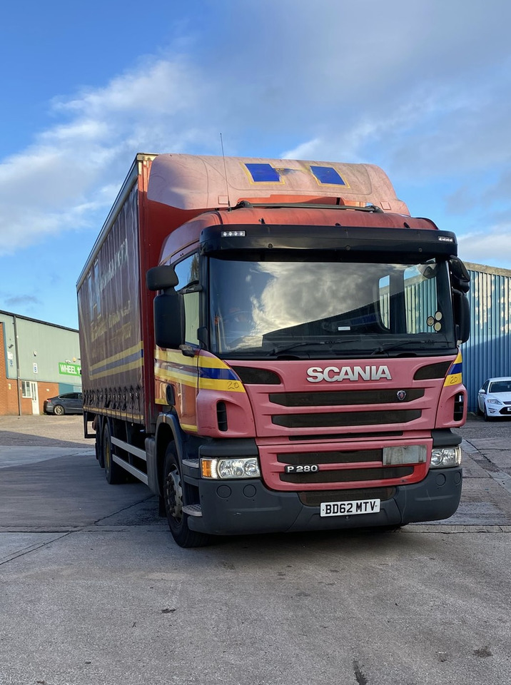 Scania P280 6x2 Curtain side - Ponyvás teherautó: 2 kép. Scania P280 6x2 Curtain side - Ponyvás teherautó: 2 kép.