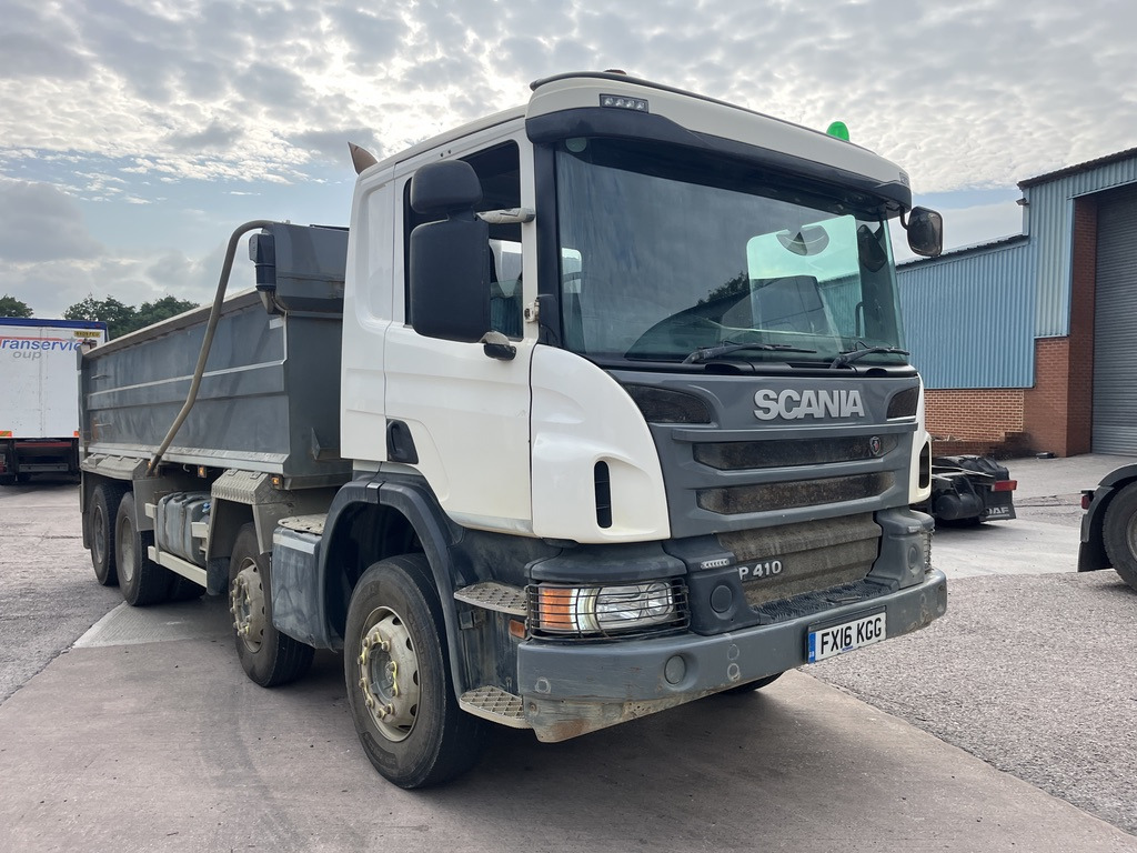 Scania P410 8x4 Tipper - Billenőplatós teherautó: 2 kép. Scania P410 8x4 Tipper - Billenőplatós teherautó: 2 kép.