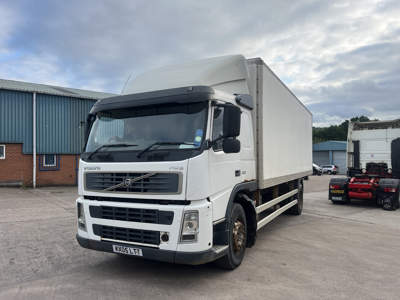 Volvo FM9 300 - Dobozos kisteherautó: 1 kép. Volvo FM9 300 - Dobozos kisteherautó: 1 kép.