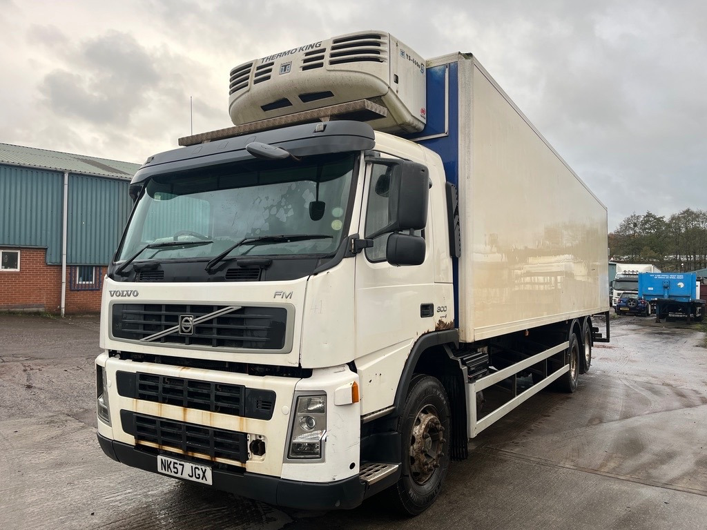 Volvo FM9 300 Euro 4 - Dobozos kisteherautó: 1 kép. Volvo FM9 300 Euro 4 - Dobozos kisteherautó: 1 kép.