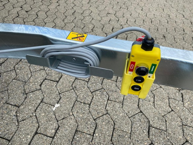 Brenderup Rückwärtskipper BT4260STB 2000, 2,0 to., E-Pumpe, 259x143x35cm - Pótkocsi billenőplatós: 4 kép. Brenderup Rückwärtskipper BT4260STB 2000, 2,0 to., E-Pumpe, 259x143x35cm - Pótkocsi billenőplatós: 4 kép.