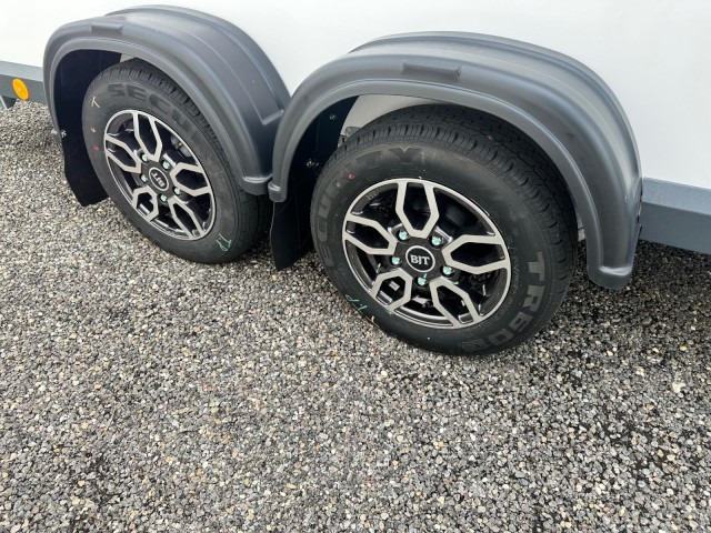 Brian James Box Van 600-3016-27-2-12-W, 3190 x 1580 x 2010 mm, 2,7 to. - Pótkocsi dobozos: 4 kép. Brian James Box Van 600-3016-27-2-12-W, 3190 x 1580 x 2010 mm, 2,7 to. - Pótkocsi dobozos: 4 kép.