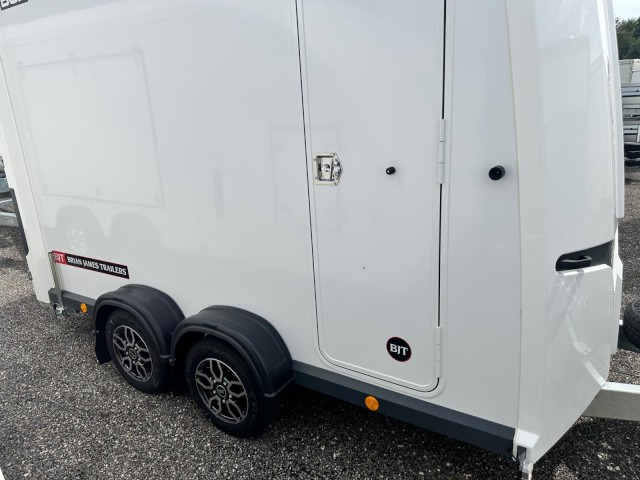 Brian James Box Van 600-3016-27-2-12-W, 3190 x 1580 x 2010 mm, 2,7 to. - Pótkocsi dobozos: 3 kép. Brian James Box Van 600-3016-27-2-12-W, 3190 x 1580 x 2010 mm, 2,7 to. - Pótkocsi dobozos: 3 kép.