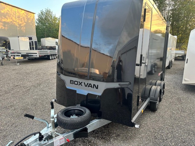 Brian James Box Van 600-3516-27-2-12-B, 3690 x 1580 mm, 2,7 to. - Pótkocsi dobozos: 3 kép. Brian James Box Van 600-3516-27-2-12-B, 3690 x 1580 mm, 2,7 to. - Pótkocsi dobozos: 3 kép.