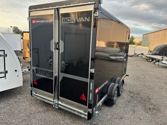 Brian James Box Van 600-3516-27-2-12-B, 3690 x 1580 mm, 2,7 to. - Pótkocsi dobozos: 4 kép. Brian James Box Van 600-3516-27-2-12-B, 3690 x 1580 mm, 2,7 to. - Pótkocsi dobozos: 4 kép.