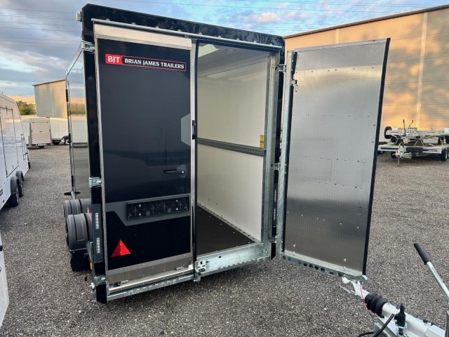 Brian James Box Van 600-3516-27-2-12-B, 3690 x 1580 mm, 2,7 to. - Pótkocsi dobozos: 5 kép. Brian James Box Van 600-3516-27-2-12-B, 3690 x 1580 mm, 2,7 to. - Pótkocsi dobozos: 5 kép.