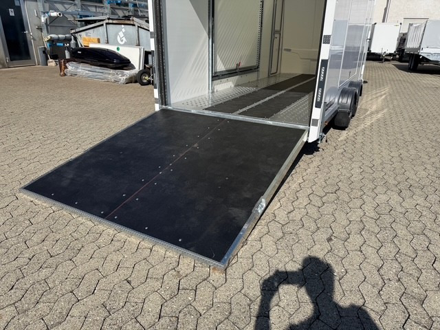 Új Pótkocsi autószállító Brian James Race Box 610-5019-30-2-12-W, 5090x1930x2010mm, 3,0 to.: 16 kép. Új Pótkocsi autószállító Brian James Race Box 610-5019-30-2-12-W, 5090x1930x2010mm, 3,0 to.: 16 kép.