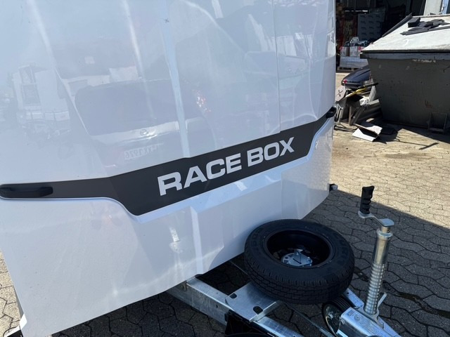 Új Pótkocsi autószállító Brian James Race Box 610-5019-30-2-12-W, 5090x1930x2010mm, 3,0 to.: 8 kép. Új Pótkocsi autószállító Brian James Race Box 610-5019-30-2-12-W, 5090x1930x2010mm, 3,0 to.: 8 kép.