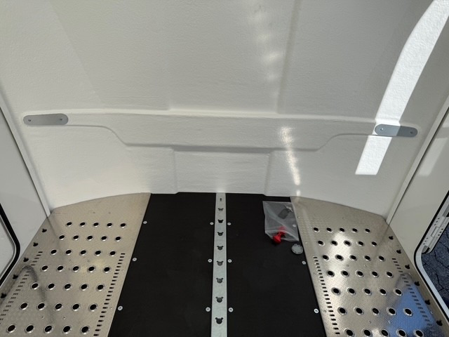 Új Pótkocsi autószállító Brian James Race Box 610-5019-30-2-12-W, 5090x1930x2010mm, 3,0 to.: 13 kép. Új Pótkocsi autószállító Brian James Race Box 610-5019-30-2-12-W, 5090x1930x2010mm, 3,0 to.: 13 kép.