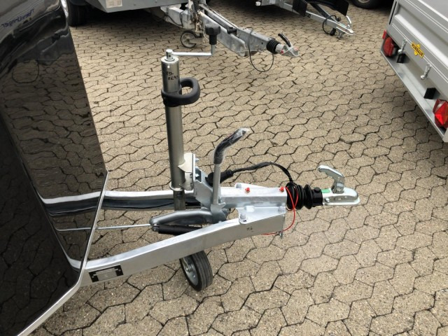 Cheval Liberte Debon Cargo 2 Poly + Türe schwarz Aluräder 1300 kg, 100 km/h, 300x155x168cm - Pótkocsi dobozos: 2 kép. Cheval Liberte Debon Cargo 2 Poly + Türe schwarz Aluräder 1300 kg, 100 km/h, 300x155x168cm - Pótkocsi dobozos: 2 kép.