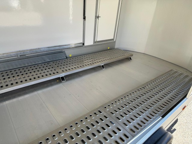 Cheval Liberte Debon Roadster 1000 Sandwich 3500 kg, 100 km/h, 495x200x202cm - Pótkocsi dobozos: 5 kép. Cheval Liberte Debon Roadster 1000 Sandwich 3500 kg, 100 km/h, 495x200x202cm - Pótkocsi dobozos: 5 kép.