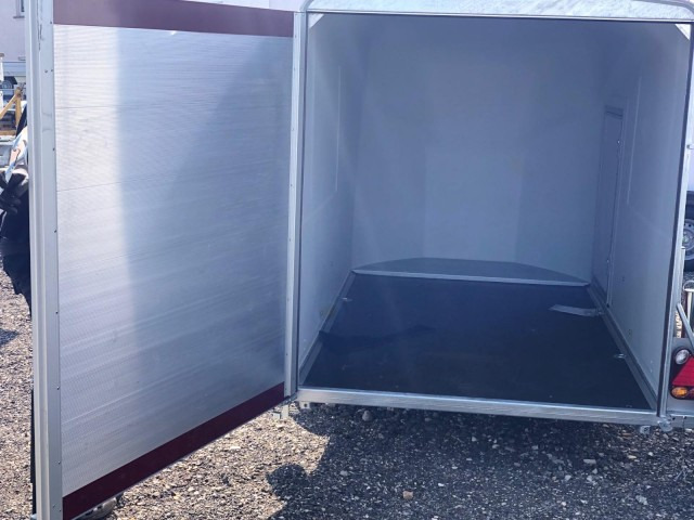 Cheval Liberte Debon Roadster 500 Alu 2600 kg, 100 km/h, 320x167x200cm - Pótkocsi dobozos: 2 kép. Cheval Liberte Debon Roadster 500 Alu 2600 kg, 100 km/h, 320x167x200cm - Pótkocsi dobozos: 2 kép.