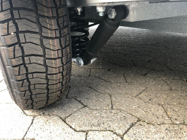 Cheval Liberte Debon Roadster 500 Alu + Türe 2000 kg, 100 km/h, 320x167x200cm - Pótkocsi dobozos: 3 kép. Cheval Liberte Debon Roadster 500 Alu + Türe 2000 kg, 100 km/h, 320x167x200cm - Pótkocsi dobozos: 3 kép.