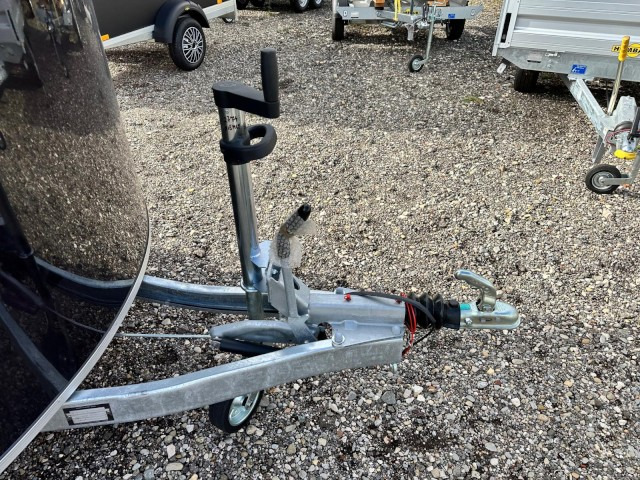 Cheval Liberte Debon Roadster 500 Sandwich Verkaufsklappe 2600 kg, 100 km/h, 320x167x200cm - Pótkocsi dobozos: 3 kép. Cheval Liberte Debon Roadster 500 Sandwich Verkaufsklappe 2600 kg, 100 km/h, 320x167x200cm - Pótkocsi dobozos: 3 kép.